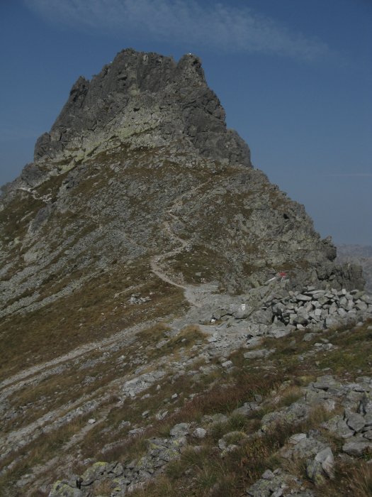 Mięguszowiecka Przełęcz pod Chłopkiem widok na Pośredni Szczyt Mięguszowiecki