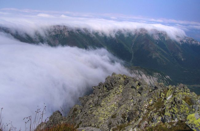 Jagnięcy Szczyt - chmury nad Tatrami Bielskimi